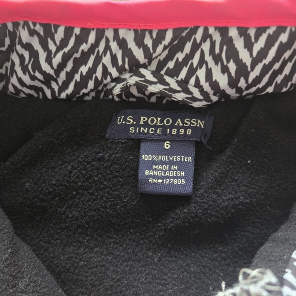 U.S. Polo Assn. Girls 6 Black and White Chevron Vest with Pink Trim - Picture 4 of 6